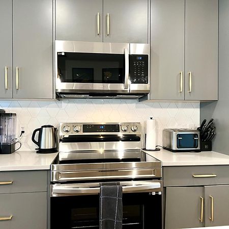 Brand New 2Br Condo With Outdoor Swimming Pool And Hot Tub キャンモア エクステリア 写真