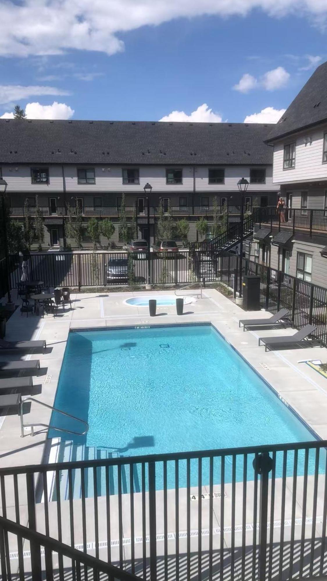 Brand New 2Br Condo With Outdoor Swimming Pool And Hot Tub キャンモア エクステリア 写真