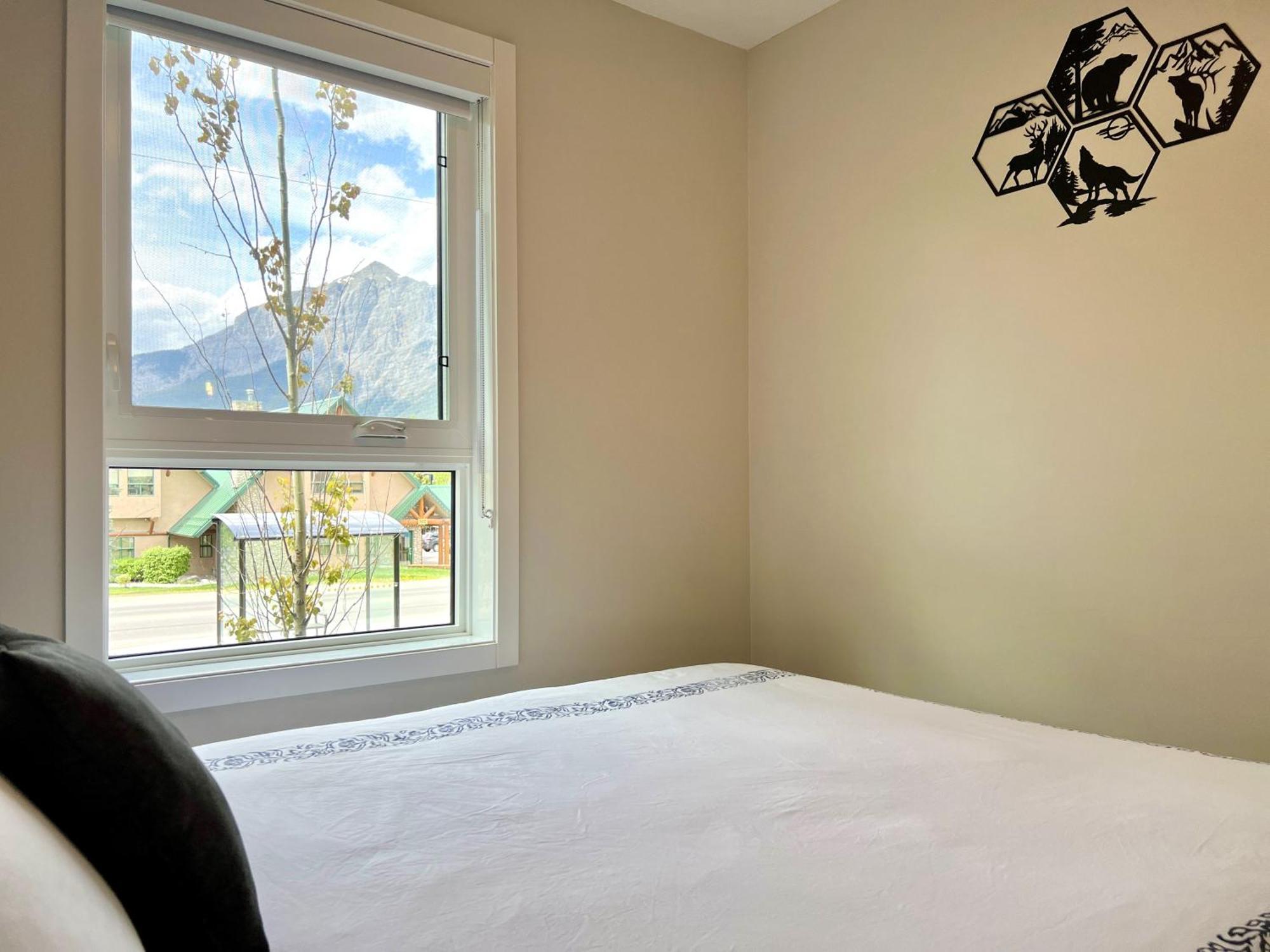 Brand New 2Br Condo With Outdoor Swimming Pool And Hot Tub キャンモア エクステリア 写真