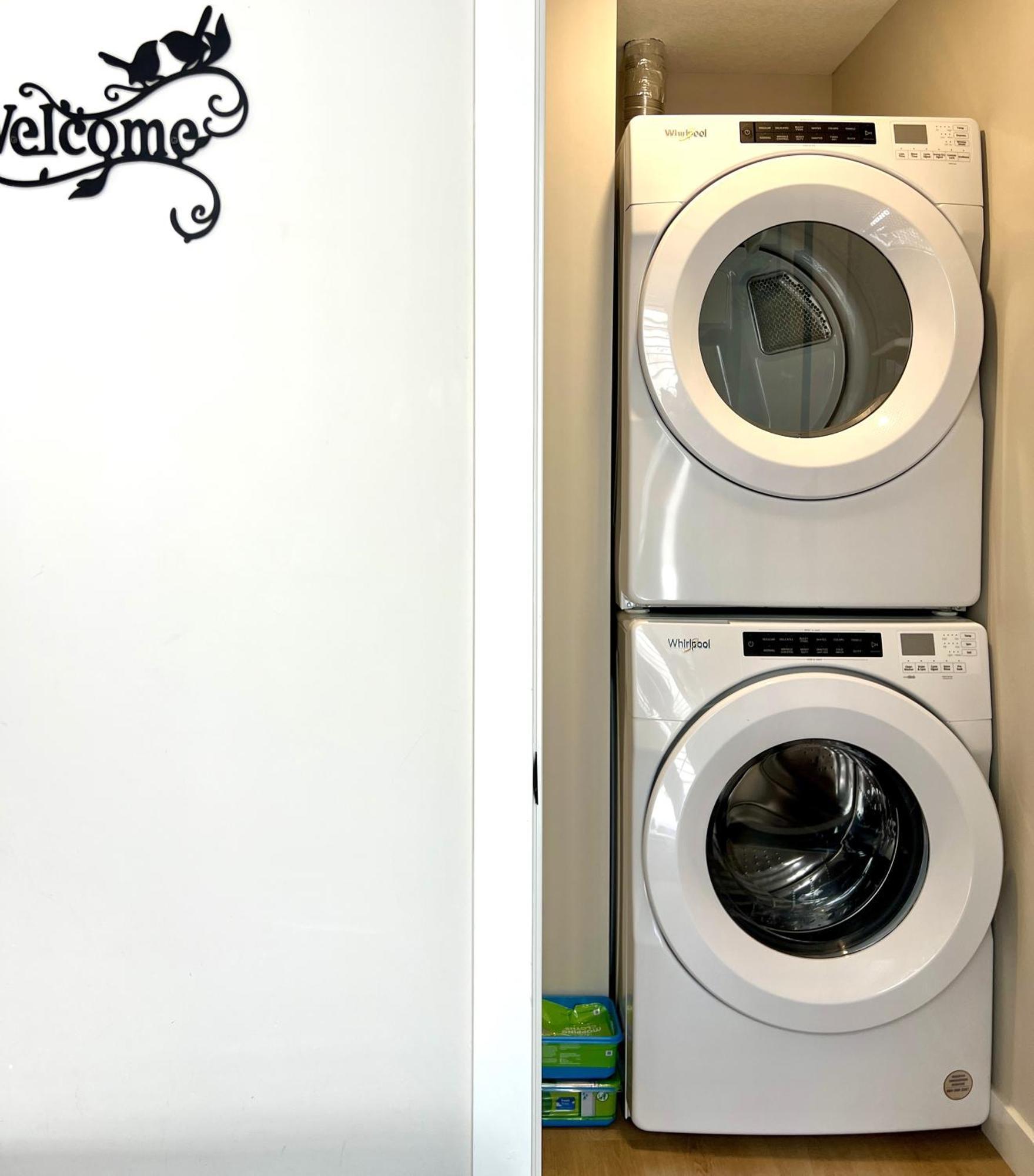 Brand New 2Br Condo With Outdoor Swimming Pool And Hot Tub キャンモア エクステリア 写真