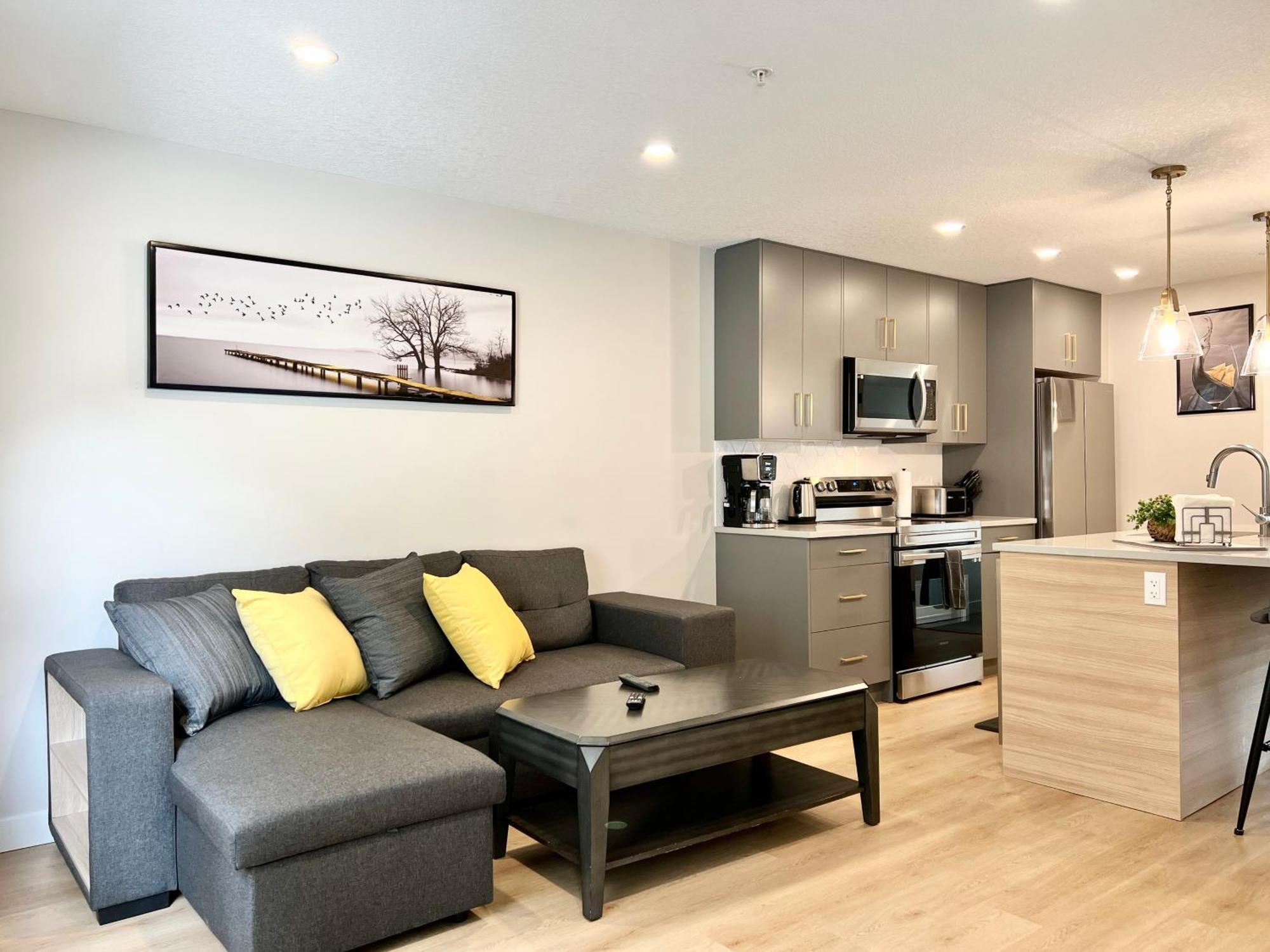 Brand New 2Br Condo With Outdoor Swimming Pool And Hot Tub キャンモア エクステリア 写真
