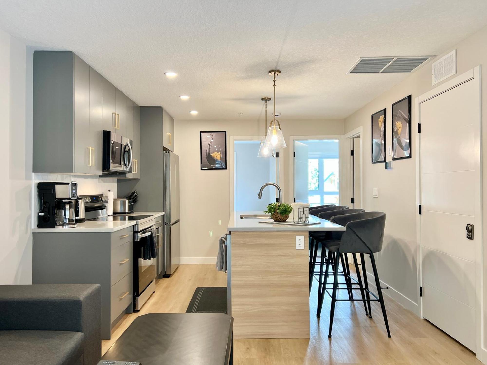 Brand New 2Br Condo With Outdoor Swimming Pool And Hot Tub キャンモア エクステリア 写真