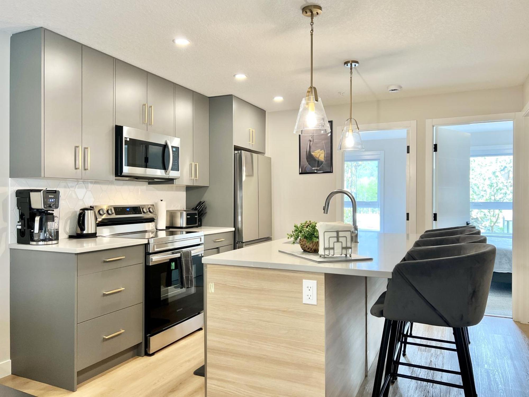 Brand New 2Br Condo With Outdoor Swimming Pool And Hot Tub キャンモア エクステリア 写真